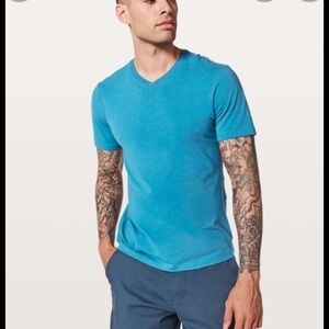 Lululemon tee shirt V Neck size L. Blue